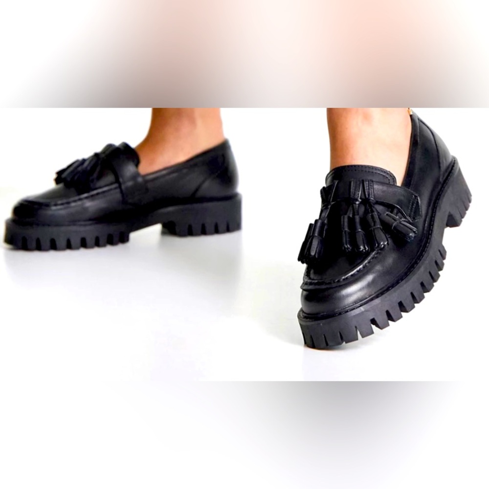 ASRA Flo Tassel Chunky Black
Leather Loafers. Size 9.5 US. New